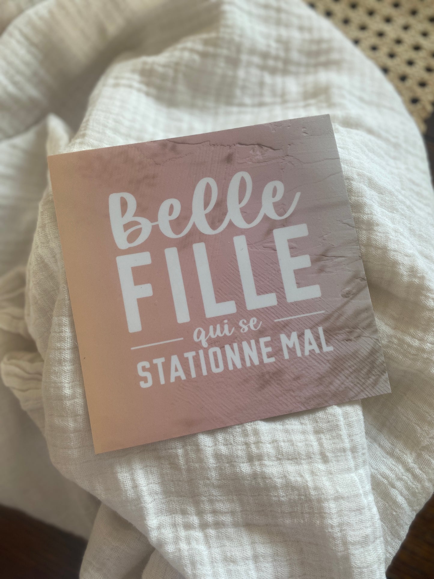 Autocollant voiture « Belle fille qui se stationne mal »