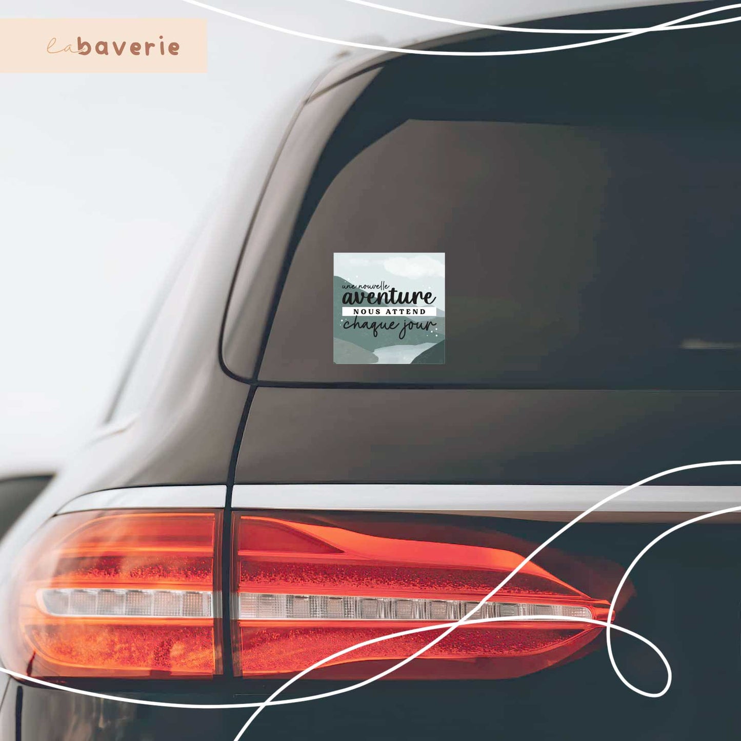 Autocollant voiture « Une nouvelle aventure nous attend »